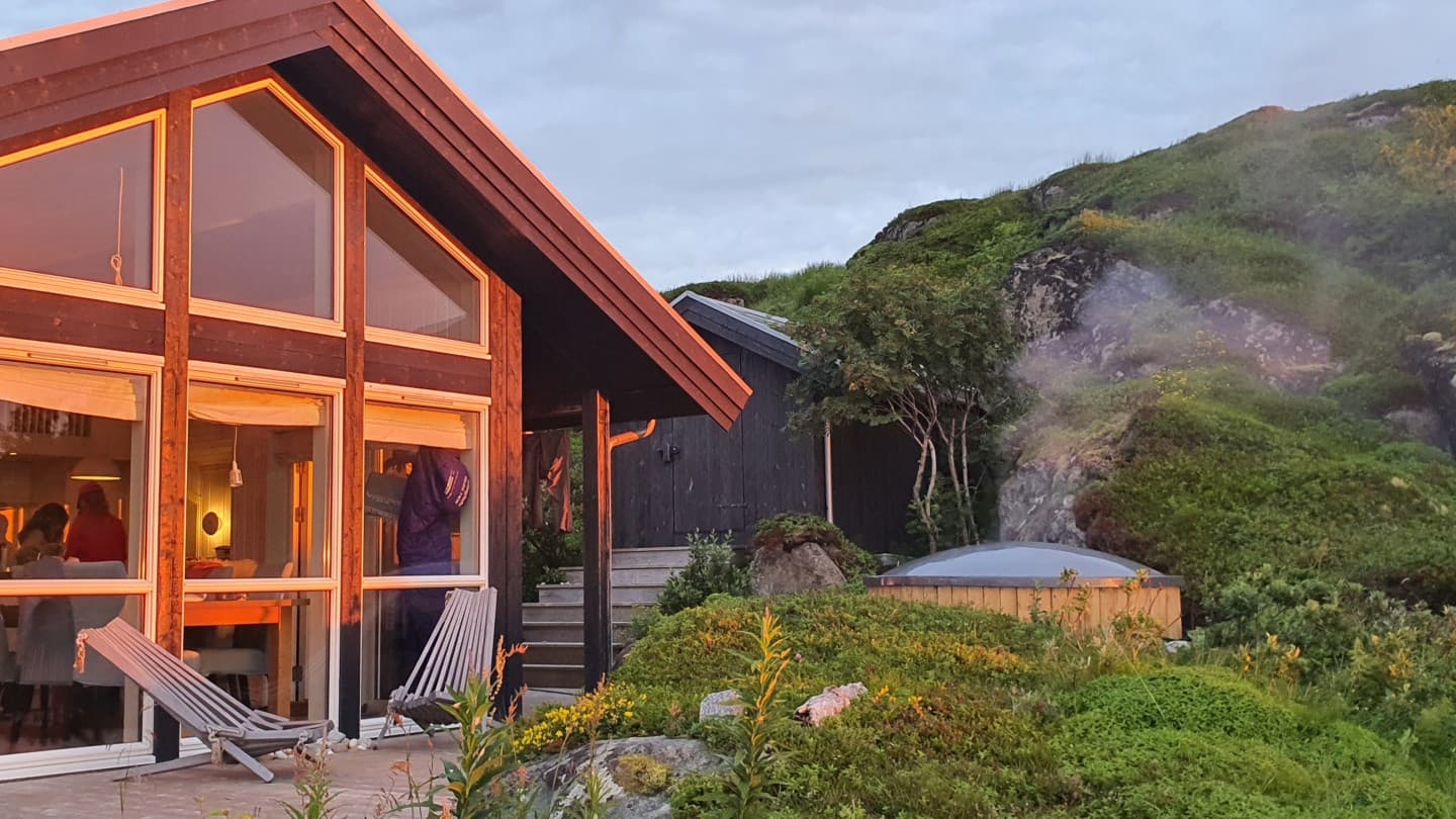lodge-10-tub-and-patio-trip
