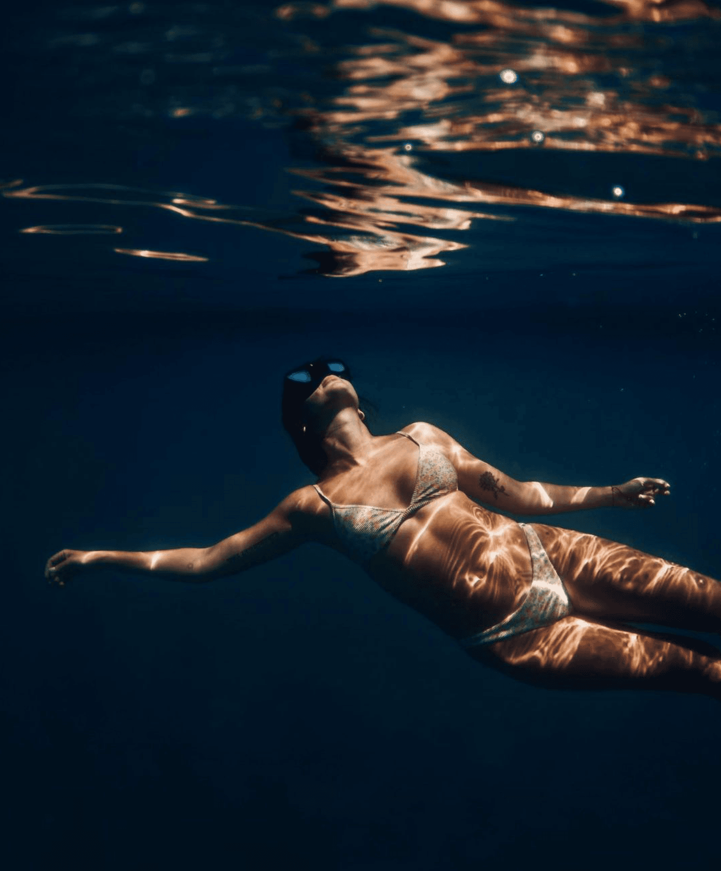 underwater-girl-ecuador-trip