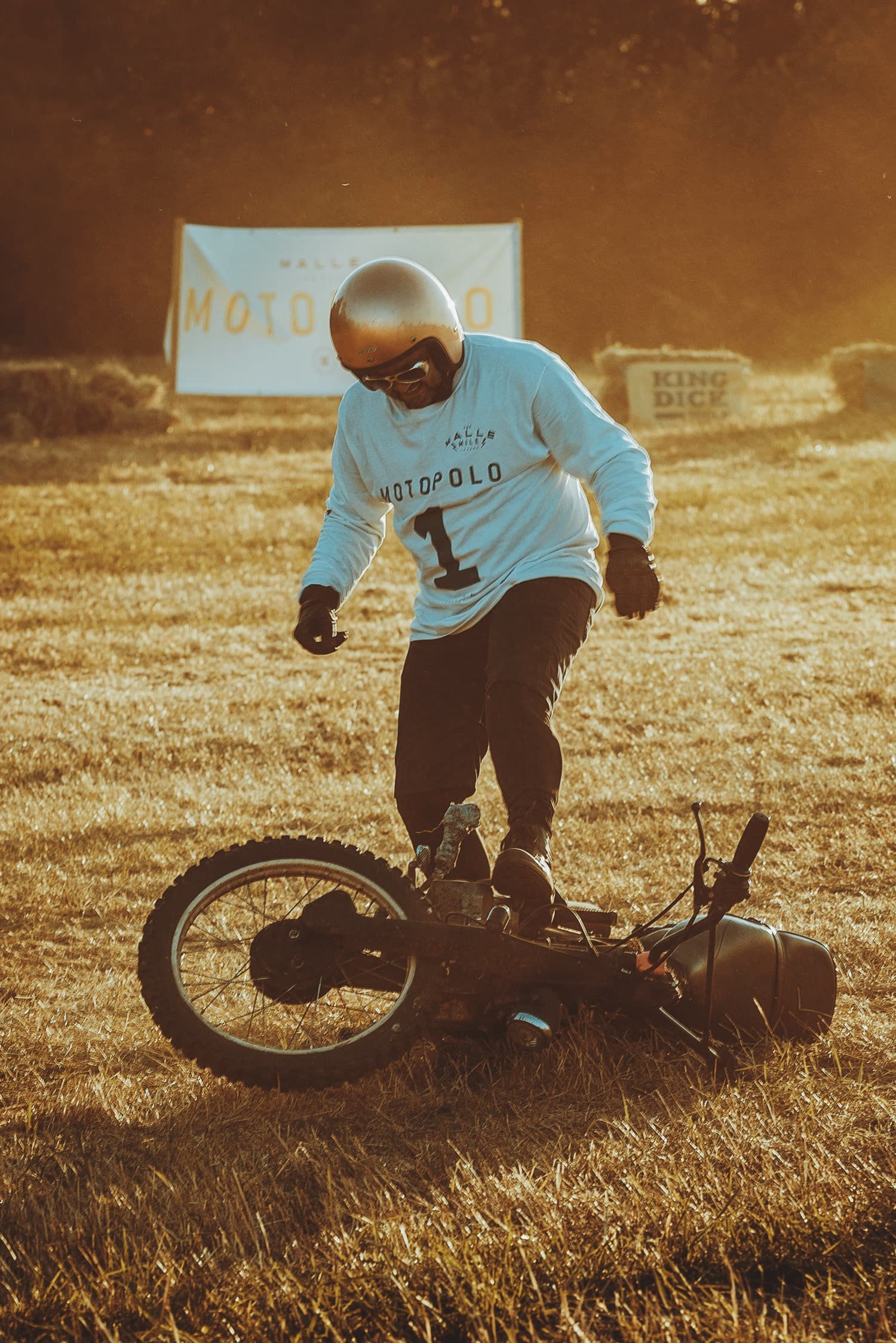 Malle Mile Angry with Bike