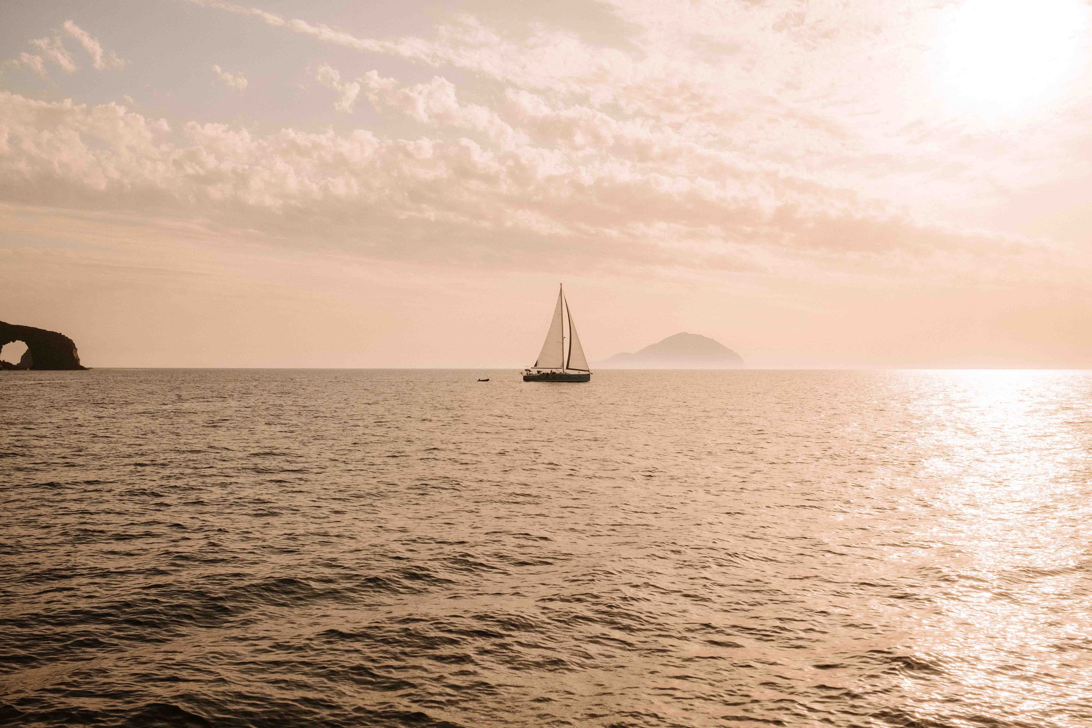 Sicily-Foil-sail-trip-glide-sail-view