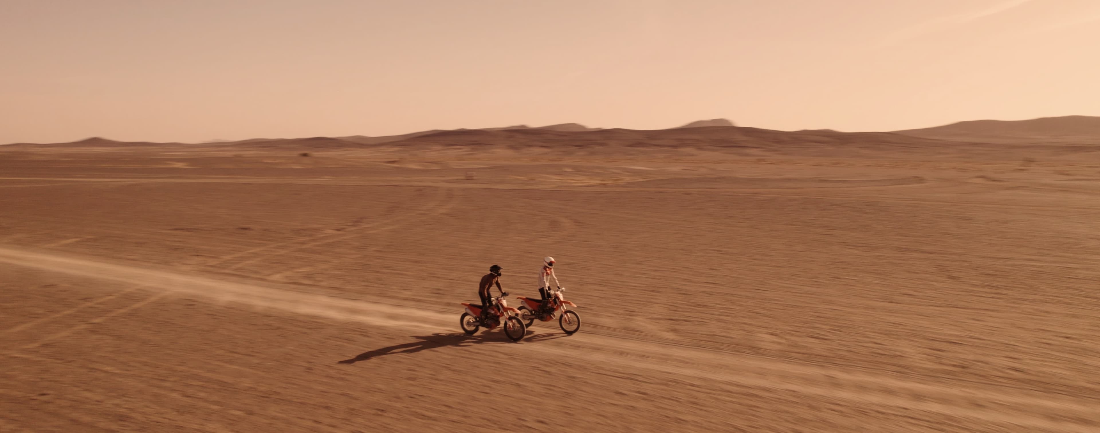 Bikes-trip-Desert-morocco-friend