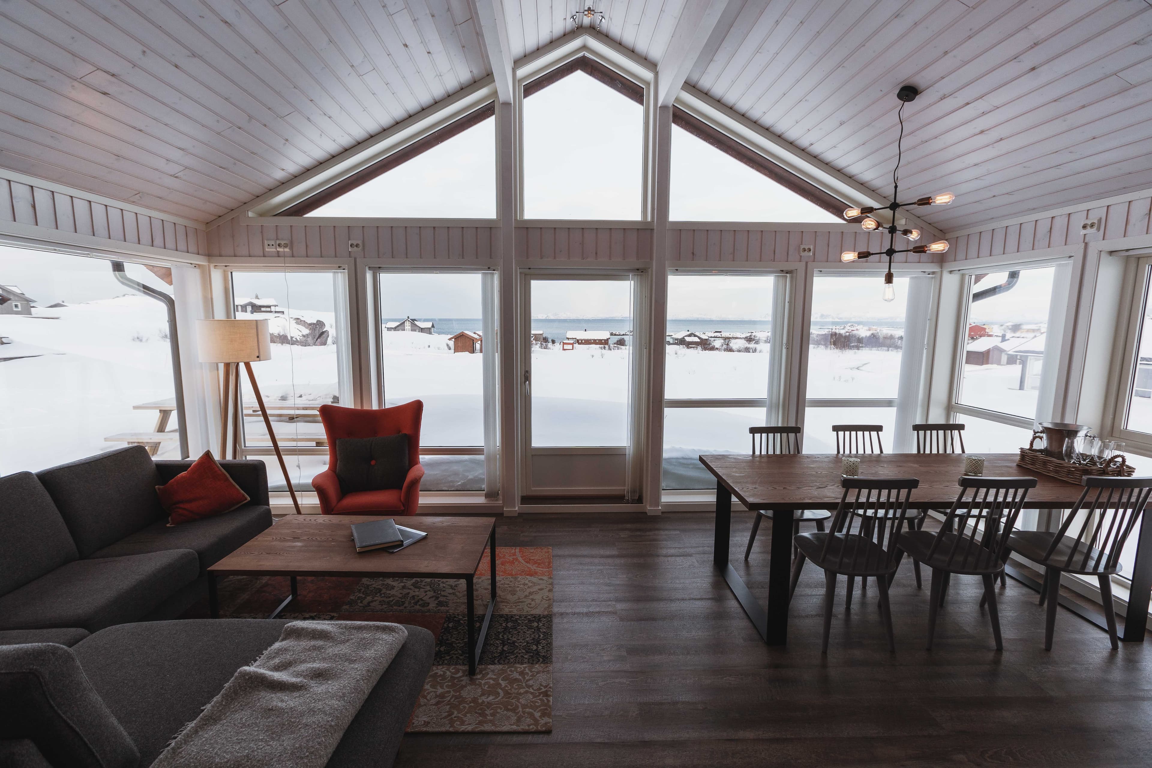 Lofoten-links-surf-and-golf-trip-room