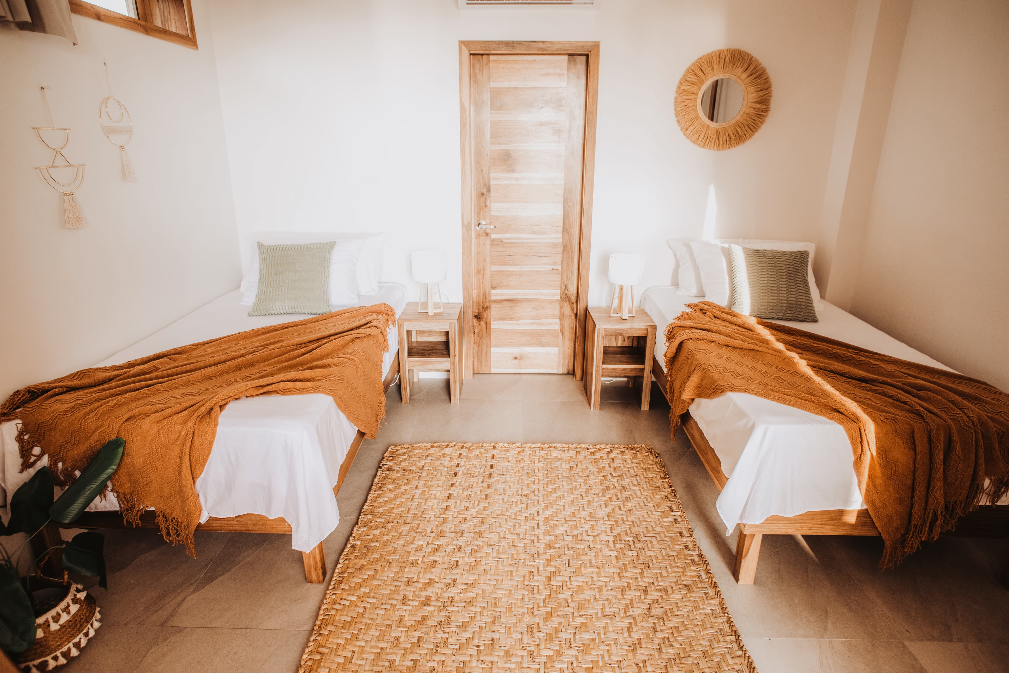 Rooms-beachhouse-Ecuador-surf