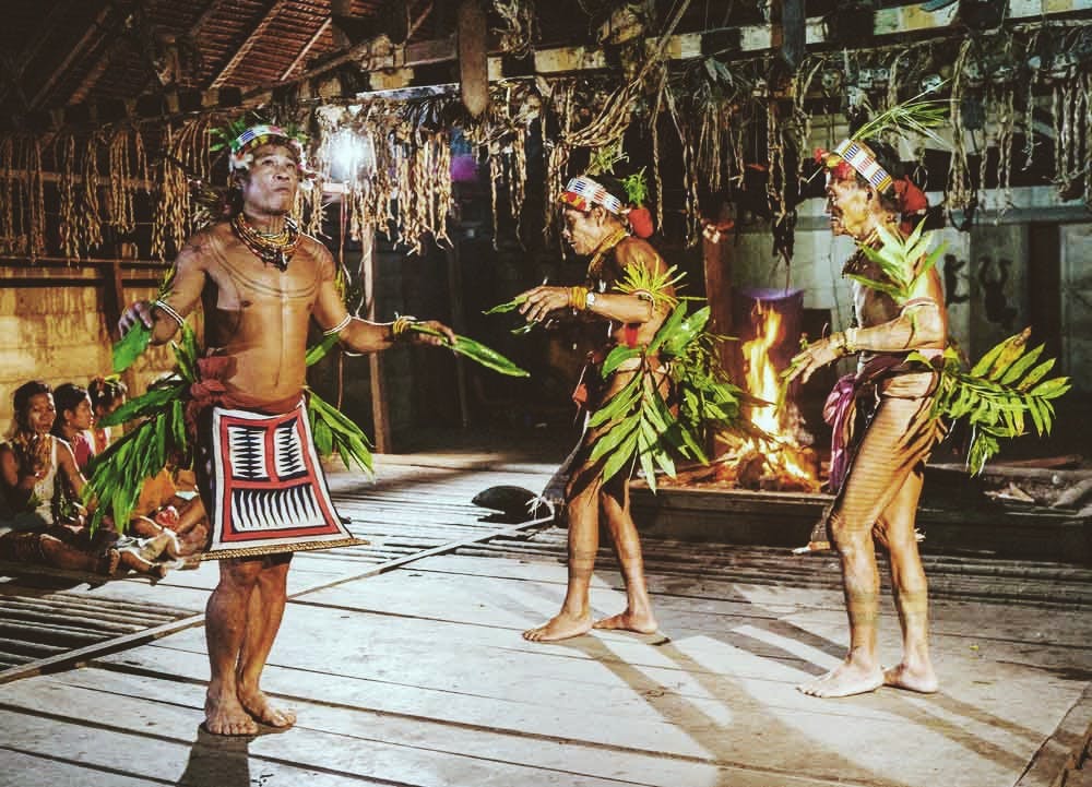 locals Mentawai 