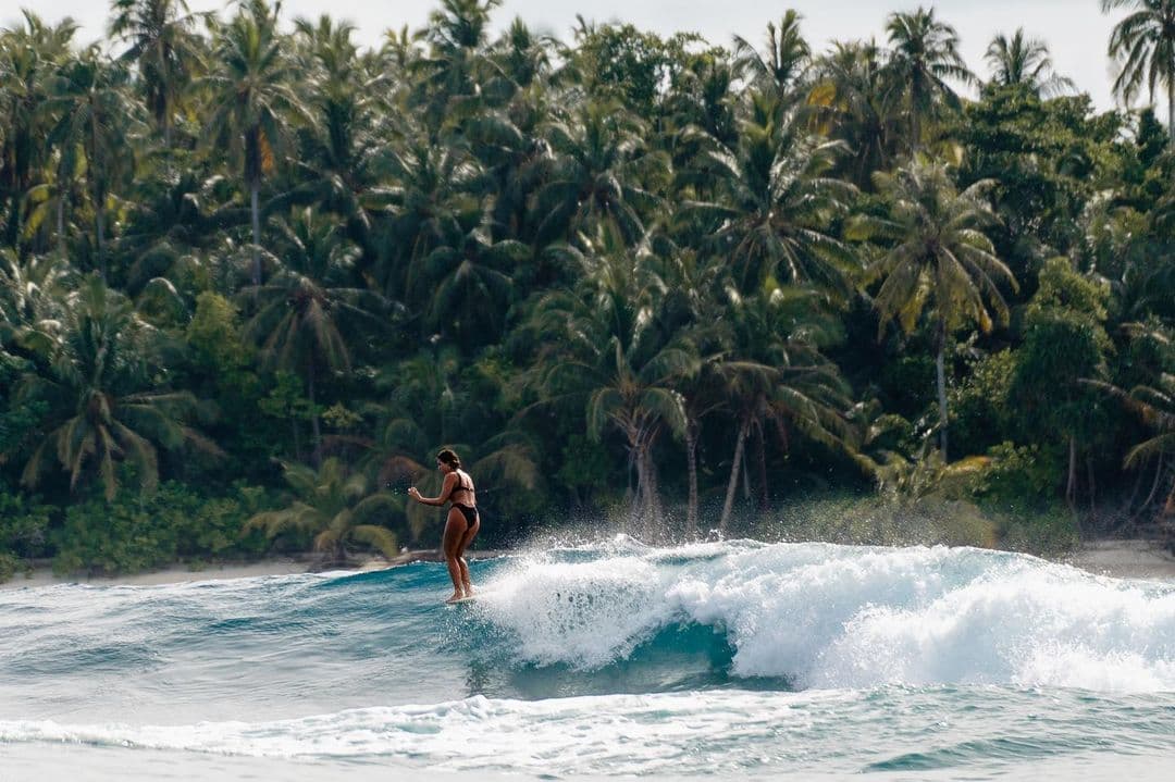 surfer girls Mentawai