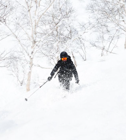 Girl skiing in Niseko Japan