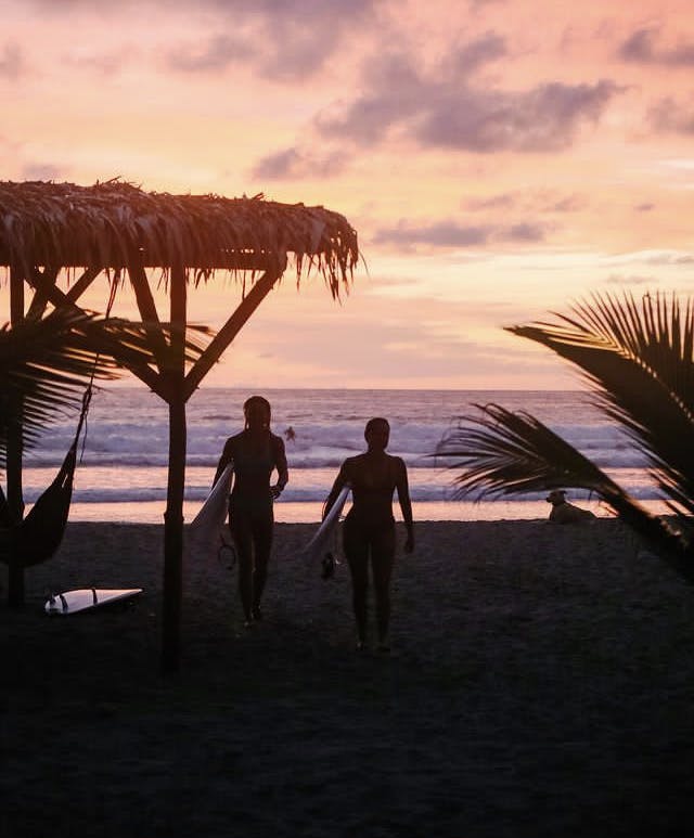 Sunset-Surf-Ecuador-girlsonly